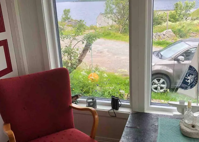 Reinefjorden Feriehus *